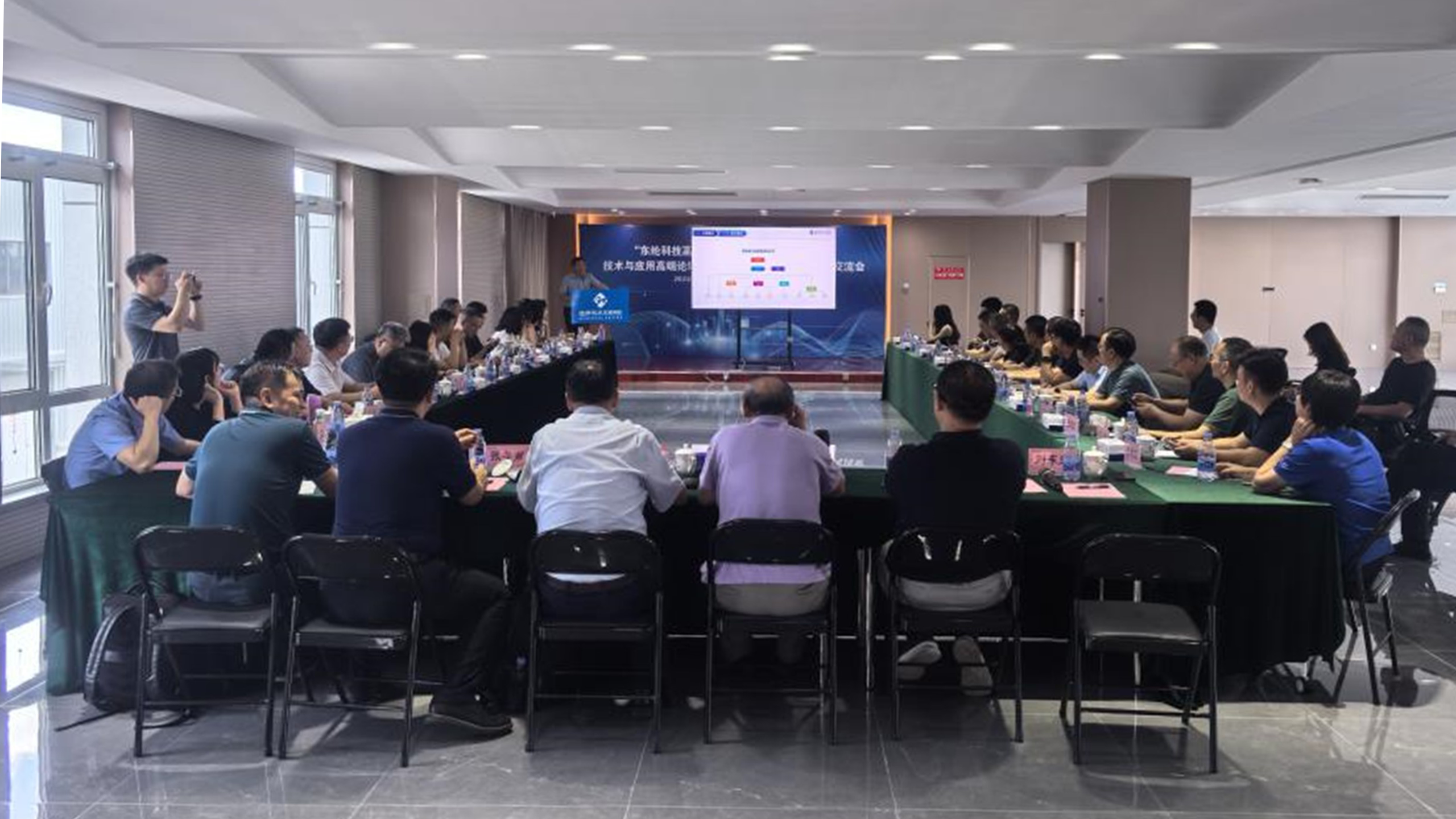 “東綸科技高端醫衛用水刺非織造布生產線”技術與應用高端論壇<br>在天津濱海成功舉辦