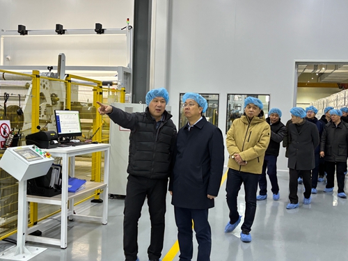 天津經(jīng)濟(jì)技術(shù)開發(fā)區(qū)黨委書記、管委會主任洪世聰一行赴東綸天津公司安全檢查和慰問
